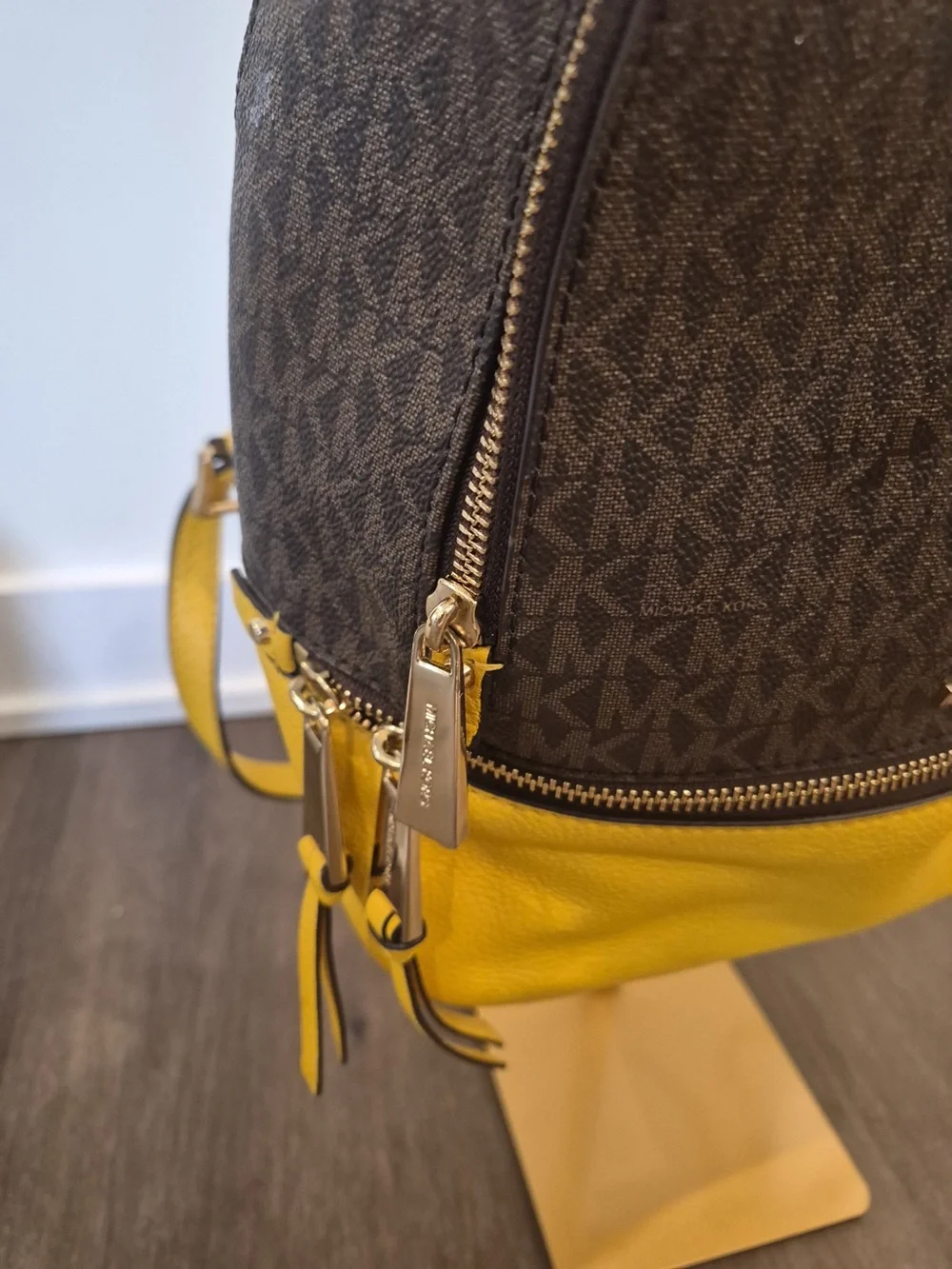 Michael Kors compact mk